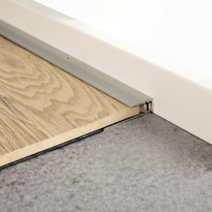 Profil AL ukončovací Egger 21 mm, elox Striebro, 2,7 m, skrutkovací na podlahy hr. 6,5-16 mm, Typ 203 - 1483065